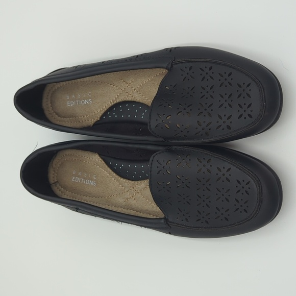 Basic Editions Women's Black Loafers Flat Perforated Slip On Size 8 Comfort - Picture 2 of 10